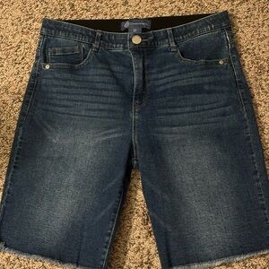 Democracy “Ab”solution Frayed End Bermuda Shorts Size 10